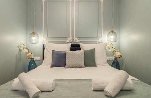 Chaillot Apartment | The Pompadour Suite