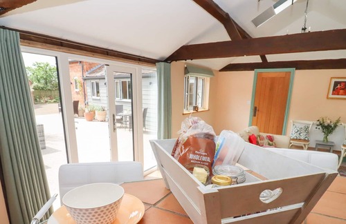Deerhurst Other | THE POOL HOUSE, romantic, character holiday cottage in Tewkesbury