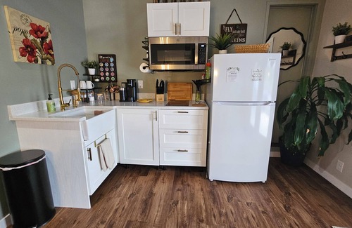 Hickory Apartment | The Poppy Seed - Cozy Lakefront Studio on Lake Hickory