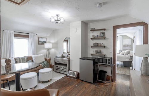New Prague Apartment | The Poppy Seed Inn -Rose Suite