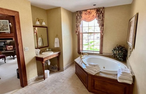 Port Washington Hotel | The Port Hotel