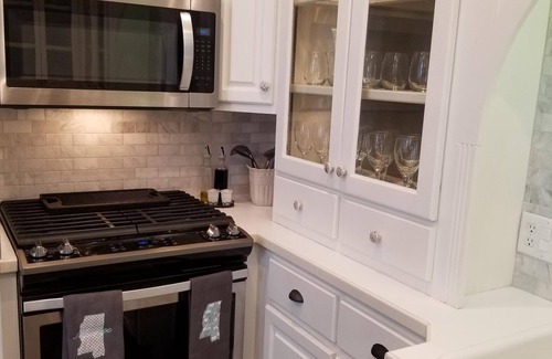 Grenada Apartment | The Postmaster's Quarters at 2nd & Main - 2 story apartment in the historic district