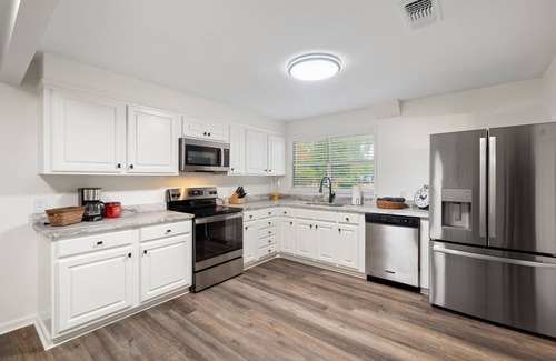 Hattiesburg House | The Prince George House/Midtown Home/Close to Forest General Hospital & USM!