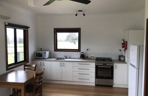 Waratah North Cottage | The Prom Coast Holiday Lodge 4