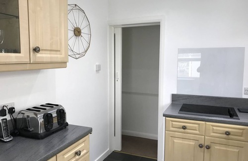 Peacehaven House | The Promenade - sea, views & al fresco dining nr Brighton!
