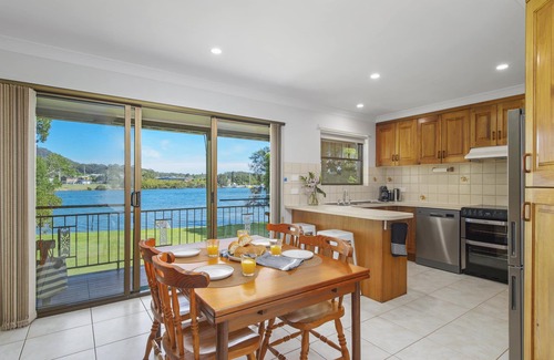 Dunbogan House | The Punt House - riverfront ramp access