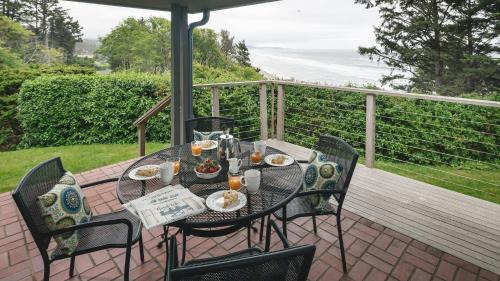 Neahkahnie Beach House | The Purcell House by AvantStay Surrounded in Lush Greenery w Large Yard Ocean Views