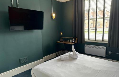 Weedon Apartment | The Quarters