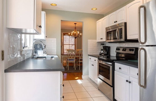East Chop House | The quintessential MV home. Now booking for 2026!