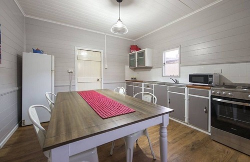 Stanthorpe Cottage | The Radford Couples Cottage Heart of Stanthorpe