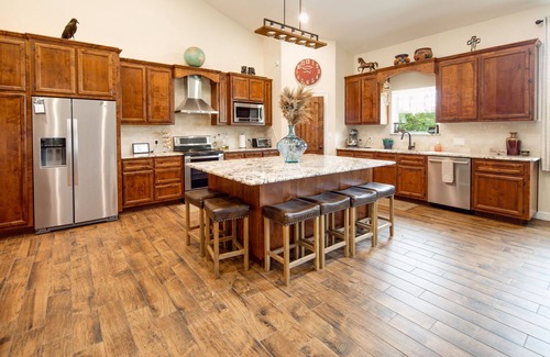 Bryan House | The Ranchette- Sleeps 10- 13 Miles From Texas A&M- Country Life