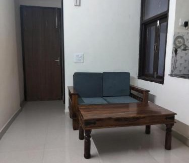 Sainik Farm Apartment | The Raveesh Apartment B6