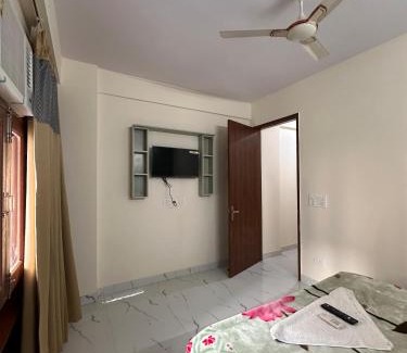 Sainik Farm Apartment | The Raveesh E20 2BHK