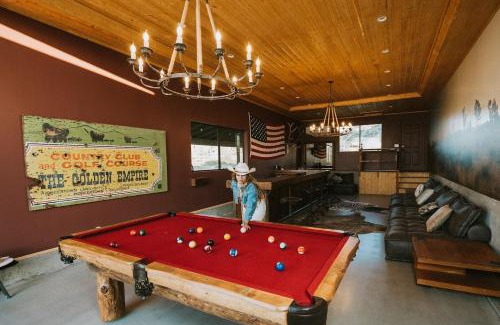 Pioneertown House | The Raven By The Cohost Company