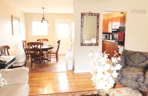 Maryland Heights House | ★The Red Door★ Comfy House on Quiet Cul-de-Sac!