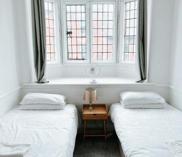 Rothwell Bed & Breakfast | The Red Lion Inn