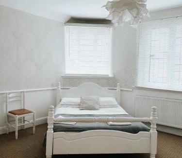 Rothwell Bed & Breakfast | The Red Lion Inn