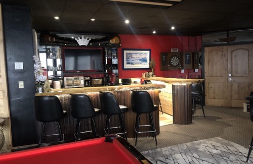 Heart of Missoula Condo | The Red Room - MISSOULA’S PREMIERE DOWNTOWN PRIVATE RENTAL & VACATION CONDO