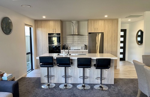 Kawarau Falls House | The Remarkable Queenstown Retreat - nEscape to the perfect holiday!