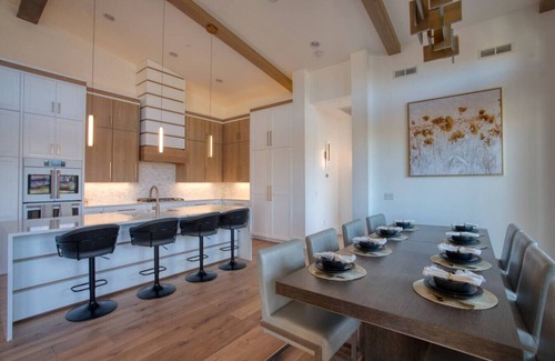 Hurricane Apartment | The Retreat Copper Rock~Pool/Spa