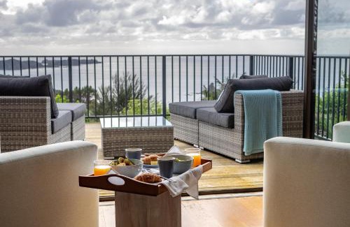 Te Ngaire House | The Retreat - Luxury Hillside villa at Te Ngaere Bay