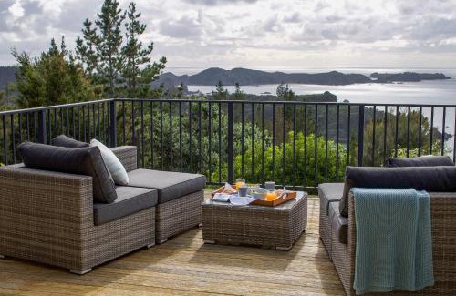 Te Ngaire House | The Retreat - Luxury Hillside villa at Te Ngaere Bay