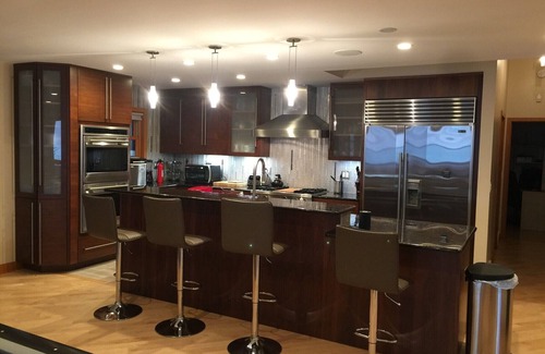 Racine House | The Retreat on Lake Michigan Spectacular 6 bd/4bth 4000 sqft