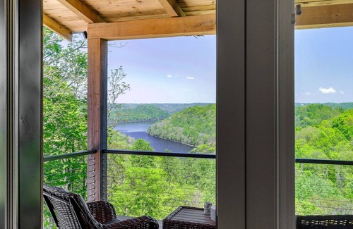 Smithville Ski Chalet | The Ridge Over Looking Center Hill Lake