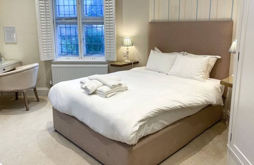Backwell Hotel | The Rising Sun