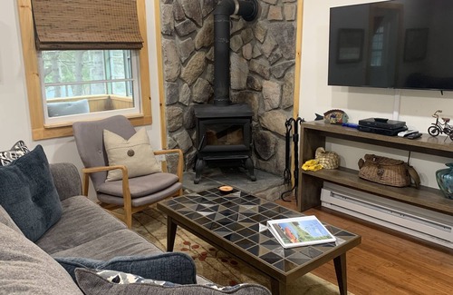 Millrift Cottage | The River Cottage Newly renovated cottage that sits right on the Delaware River