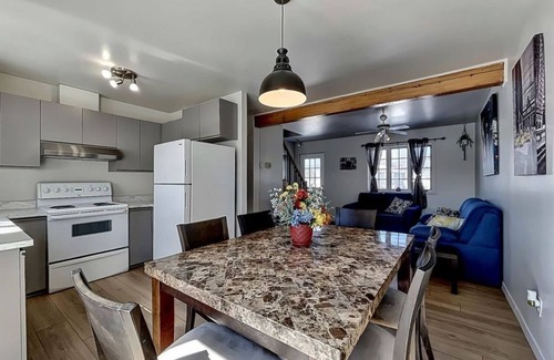 Saint-Etienne-de-Lauzon House | The river house