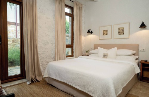 Ula Hotel | The River House