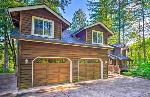 Leaburg House | The River House with Deck, on McKenzie River!