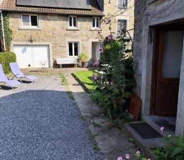 Comblain-au-Pont House | The River's Stones