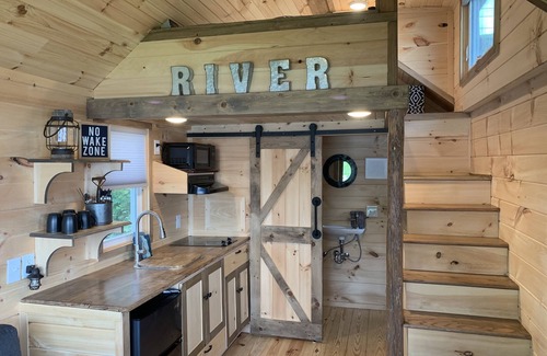 Bellevue Cabin | The Riverbottom - Tiny Home 2