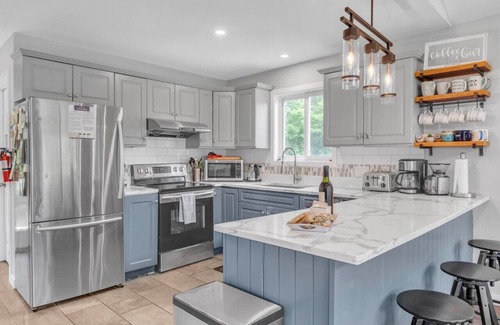 Leeds and the Thousand Islands Cottage | The Riverside Retreat | Beach, Kayaks, Fire Pit