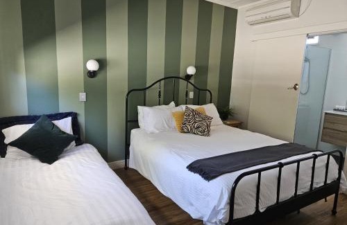 Drouin West Hotel | The Robinhood Inn - Drouin