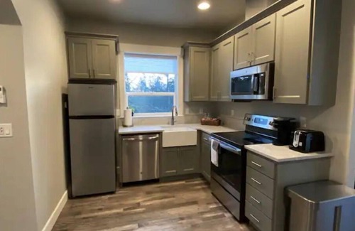 Silverton Apartment | The Rock Tree House - A place to unwind and renew.n