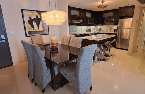 South Beach Condo | The Roney Palace Condo #1006 - Minimum rental period of 30 days
