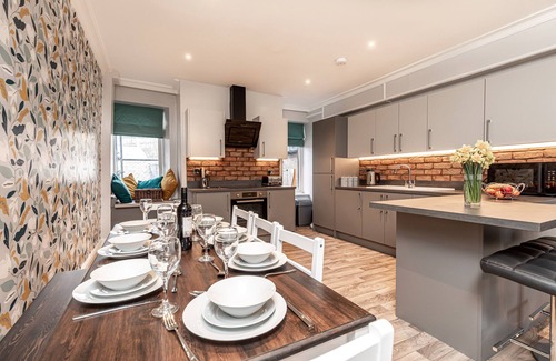 Buxton Apartment | THE ROOFTOP, family friendly, luxury holiday cottage in Buxton