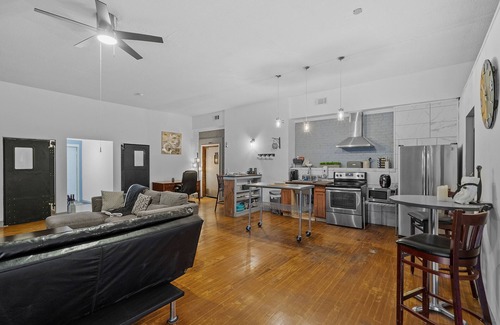 Mechanicville House | The "Roost." A Large 2 Bedroom - Diner Themed Stay