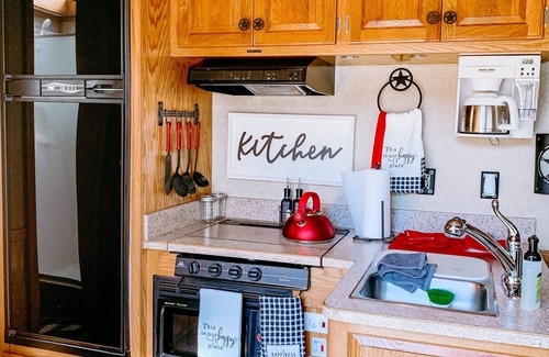 Lydia House | The Roost - LQ Horse Trailer - Farm Stay Petting Zoo Experience -5 mins off I-95
