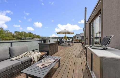 Jarovce Villa | THE ROOT your charming floating home
