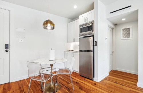 Irish Channel Apartment | The Rose on Magazine - Centrally Located