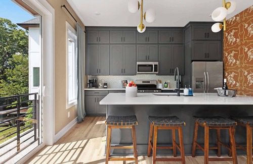 Hurwood Heights House | The Rosedale - Rooftop Oasis by Geodis Park