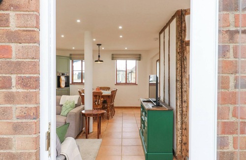 Middleton Cheney Cottage | THE ROUND HOUSE, family friendly, with a garden in Chacombe
