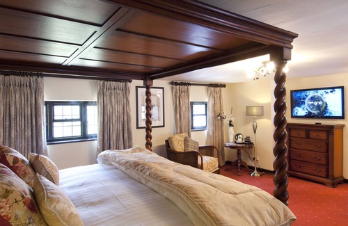 West Chiltington Hotel | The Roundabout Hotel