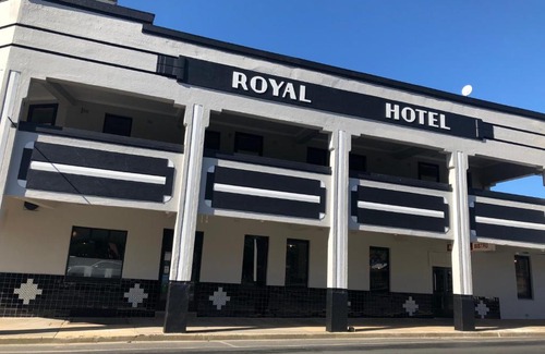 Drouin Hotel | The Royal Hotel, Drouin