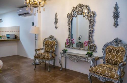 Simon Bolivar Apartment | The Royalty Inn ApartmentHotel #1