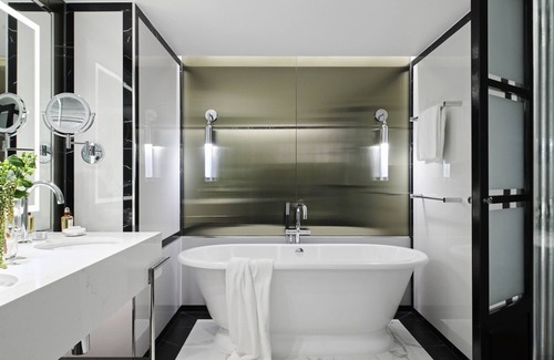 Melbourne Hotel | The Royce